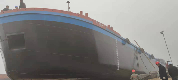 恭喜李老板船只下河，船號(hào)（四航258）